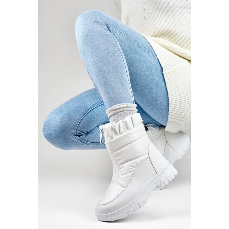 Comfortable, insulated women's white snow boots