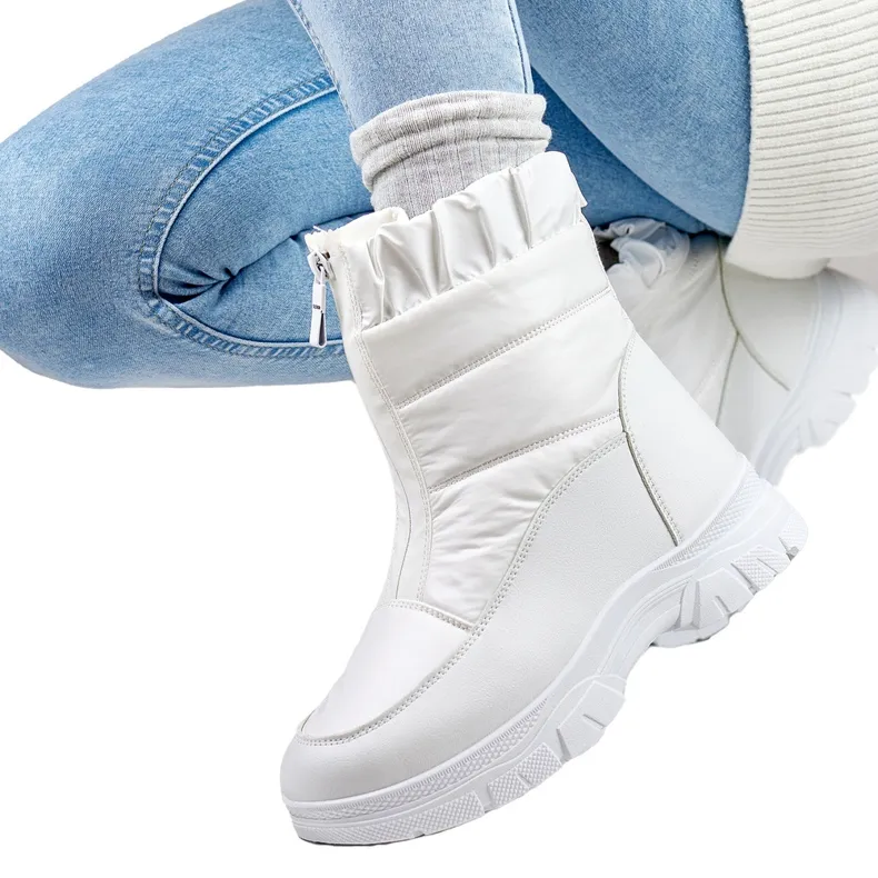 Comfortable, insulated women's white snow boots