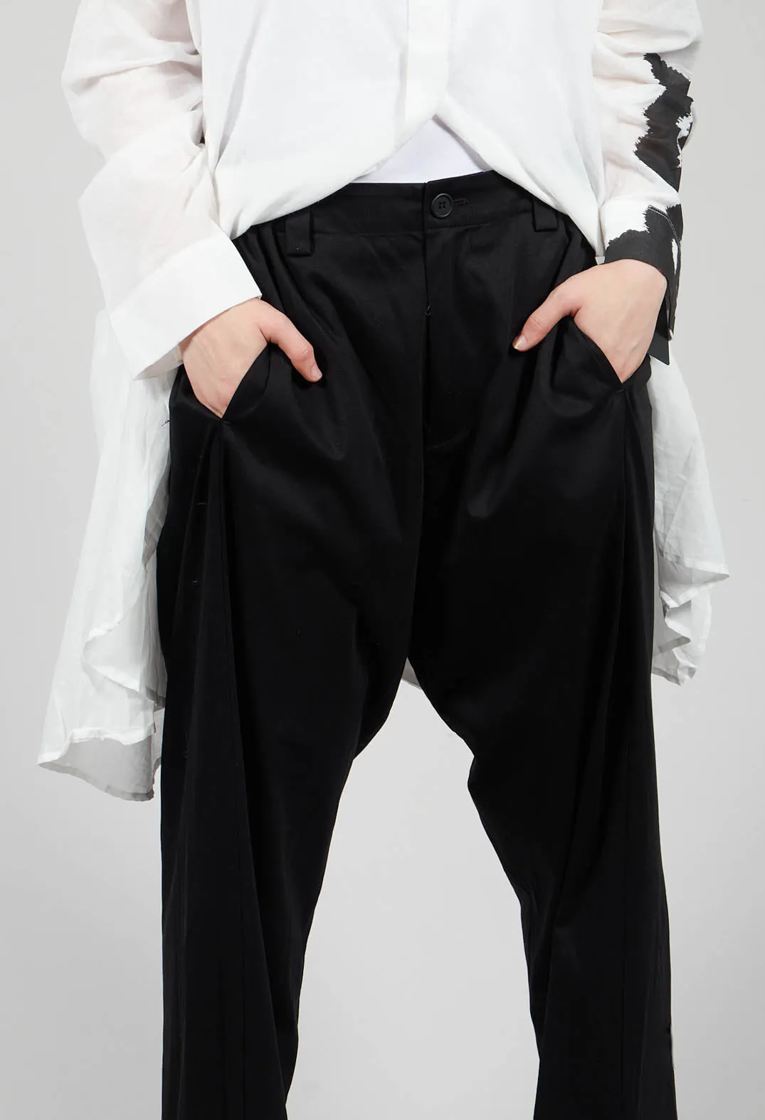 Lightweight Peg Trousers in Black