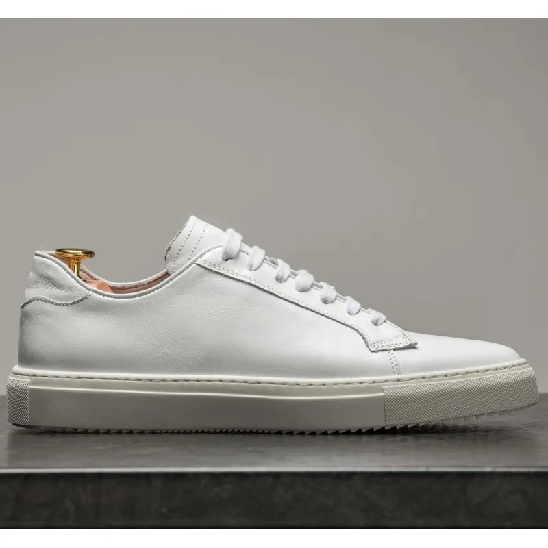 Sneaker in white leather