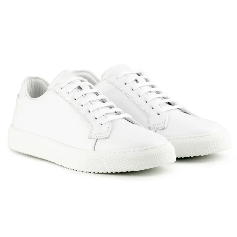 Sneaker in white leather