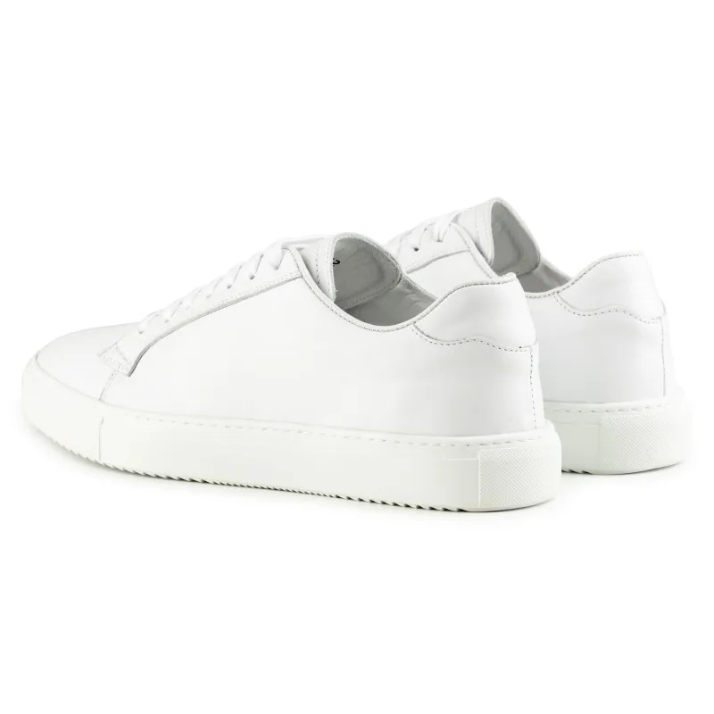 Sneaker in white leather